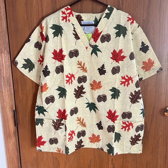 Brand new natural uniforms, size large leaf print - Picture 2 of 5